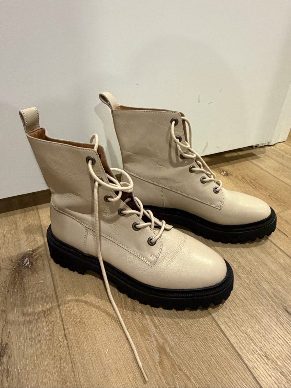 Madewell The Rayna
Lace-Up Boot, 8,5